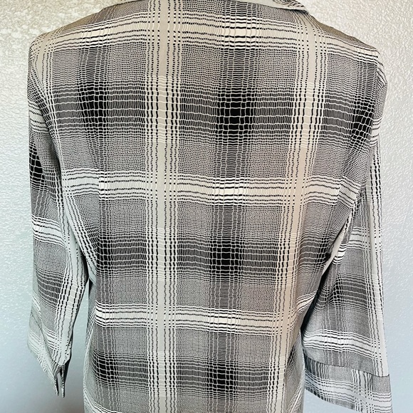 ⭕️PIANO Grey & Black Button-up Blouse. size M - Picture 2 of 6